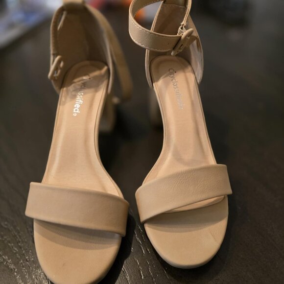 Strappy 8M sandal with chunky heel - Cityclassified cream color new never worn - Picture 2 of 5
